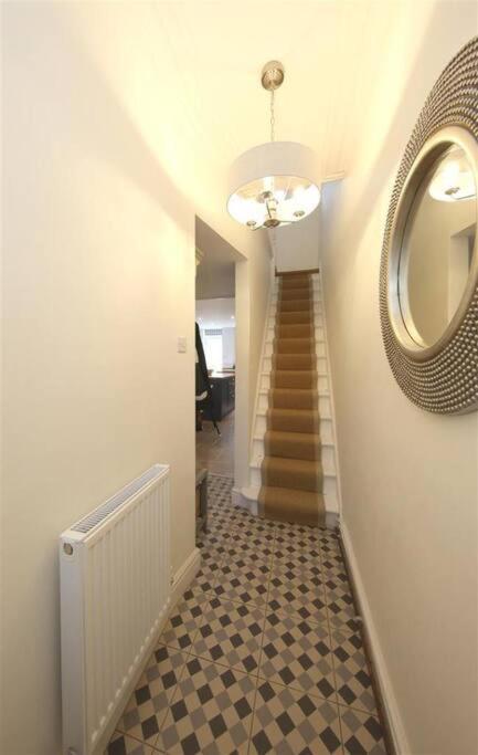 Perfectly Positioned Pad Villa Cardiff Bagian luar foto